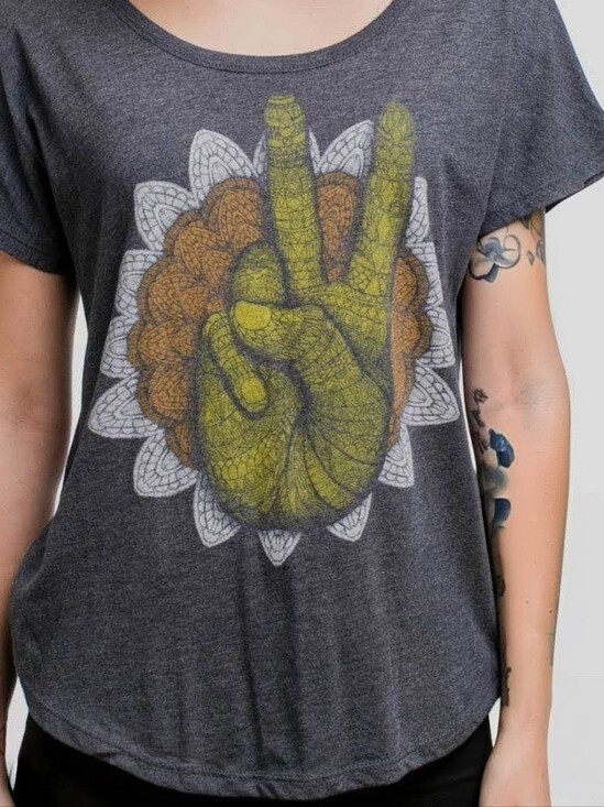 Curbside Tops - Curbside Women’s L Charcoal Graphic Tee w/ Peace Symbol -Hippie -love -Mandala